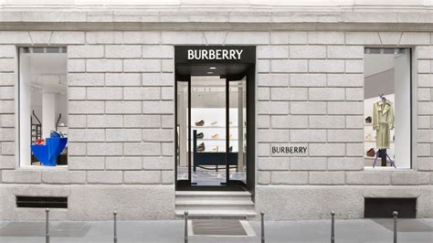 Burberry opens a new store in Milan 